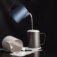 Mjölkkanna 450 ml i Rostfritt Stål – Nordisk Stil Mjölkskumningskanna för Espresso, Latte & Cappuccino