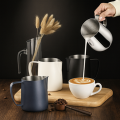 Mjölkkanna 450 ml i Rostfritt Stål – Nordisk Stil Mjölkskumningskanna för Espresso, Latte & Cappuccino