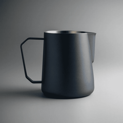 Mjölkkanna 450 ml i Rostfritt Stål – Nordisk Stil Mjölkskumningskanna för Espresso, Latte & Cappuccino