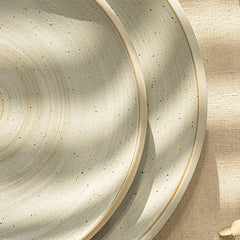 Rund porslin tallrik 23–26,5 cm – Slät yta – Gängad eller ringformad – Vit design – Tål diskmaskin