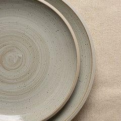 Rund porslin tallrik 23–26,5 cm – Slät yta – Gängad eller ringformad – Vit design – Tål diskmaskin