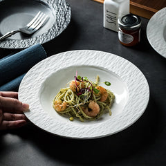 Sopptallrik i keramik 23 cm – Stråhatt & stenmönster – Frostad svart eller ljusvit – Underlagsglasyr – Tål diskmaskin