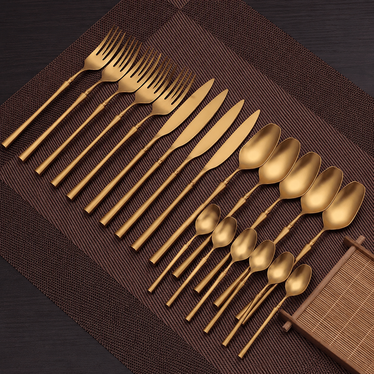 Bestickset i guld/silver – 4/24 delar i rostfritt stål – Lyxig design – Perfekt som present – Kniv, gaffel, sked & tesked