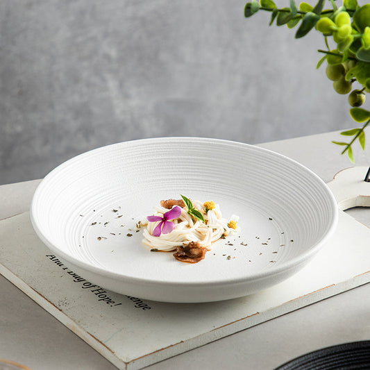 Djup keramik tallrik 25 cm – Spiralstruktur – Mattvit eller mattsvart – Mikrovågsugnssäker – Enkel modern stil