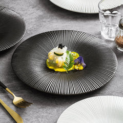 Frostad keramik tallrik – Pilstruktur – Svart eller vit – Modern enkel stil – Tål diskmaskin