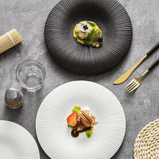 Frostad keramik tallrik – Pilstruktur – Svart eller vit – Modern enkel stil – Tål diskmaskin