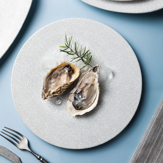 Lucerne Sophie – Handgjord flat tallrik i miljövänlig keramik – 25/28/32 cm – Vit spräcklig design